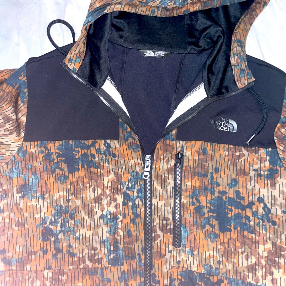 Lightly used Thermal North Face Camo zip up hoodie.